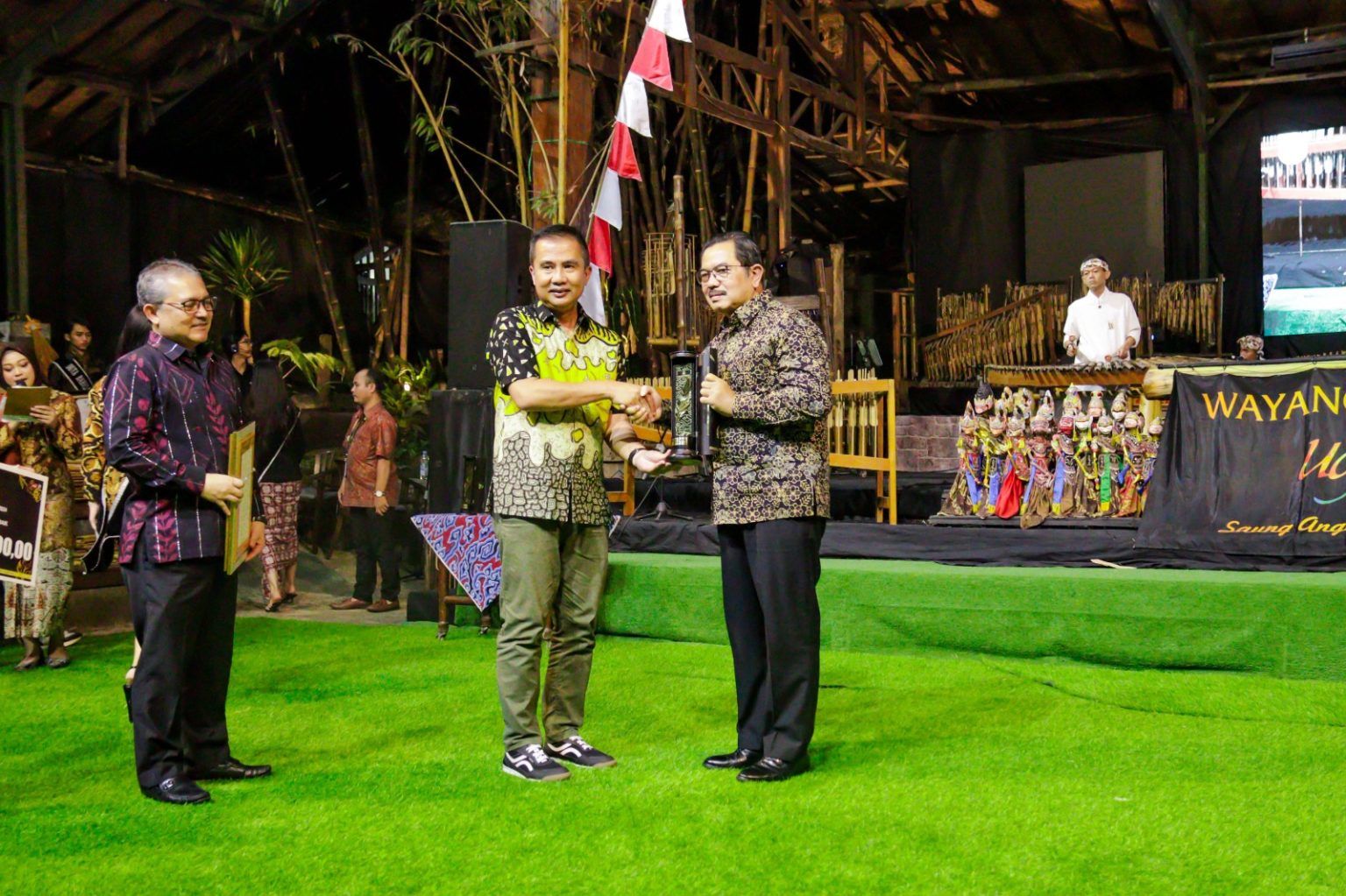 Ciamis Raih Anugerah Kawistara...